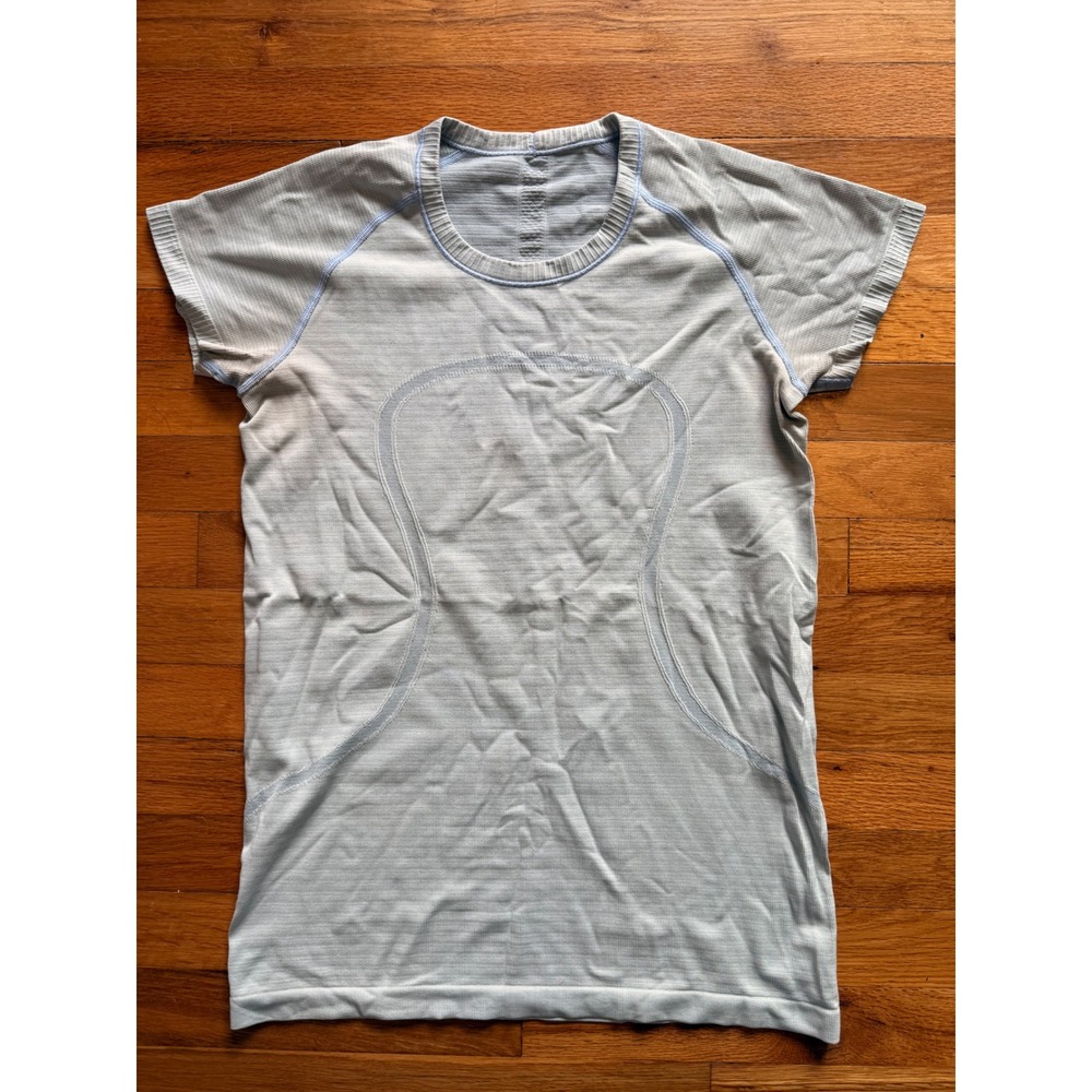 Lululemon Swiftly Tech Short Sleeve Shirt Light Blue Grey Striped Size 10